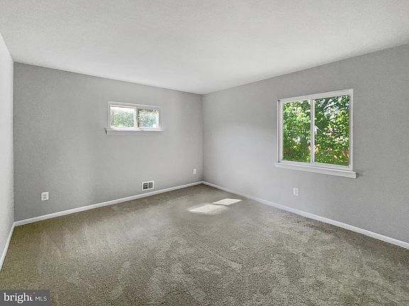 3rd image of 654 Pemberton Ct