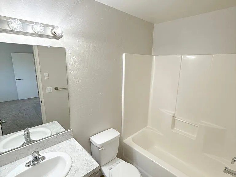 5513-5515 N Hills Dr #5517 — Photo 7