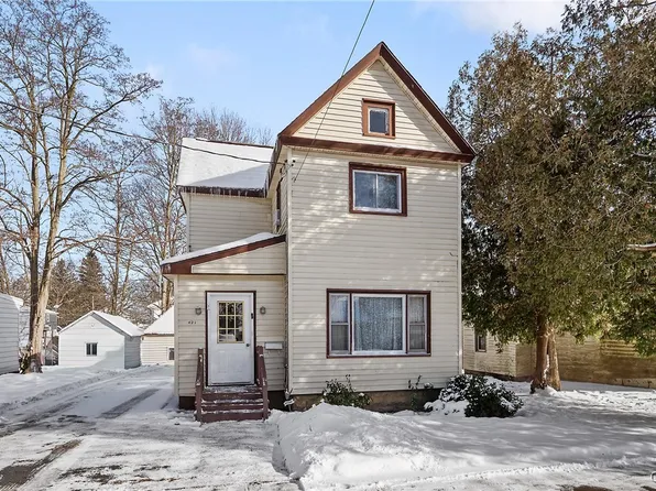 421 W 3rd St S, Fulton, NY 13069