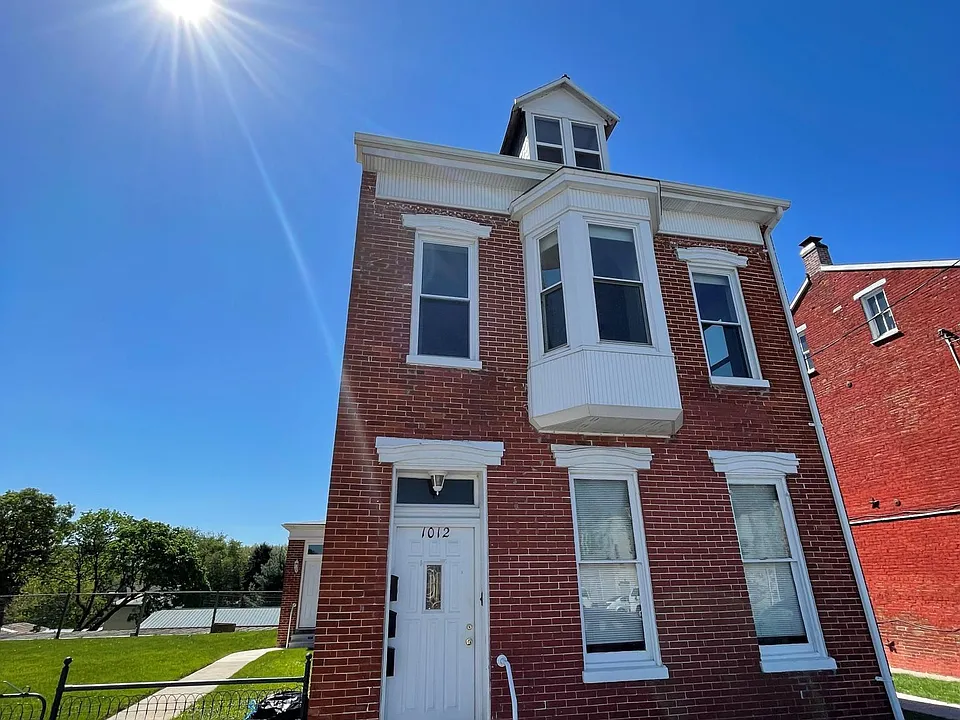 1012 E Market St #2