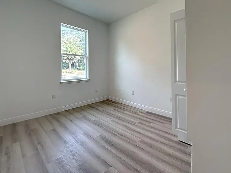 16437 SW 27th Cir — Photo 17