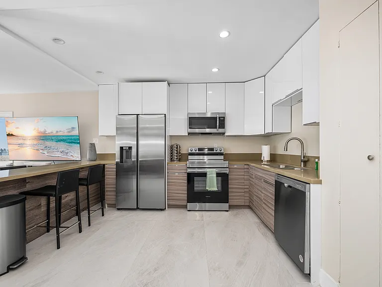 1211 Seal Way #B — Photo 9