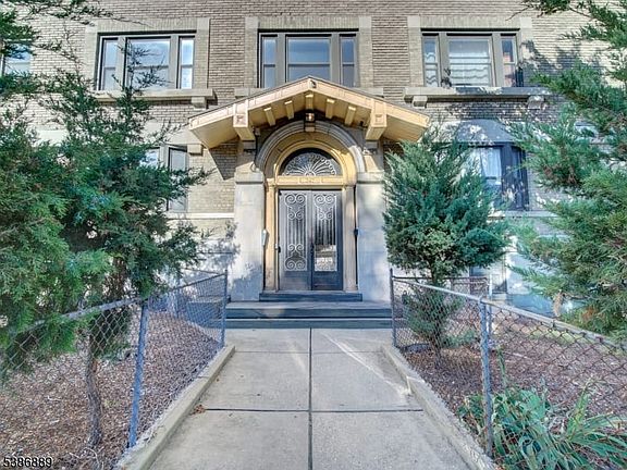 5th image of 347 Park Ave