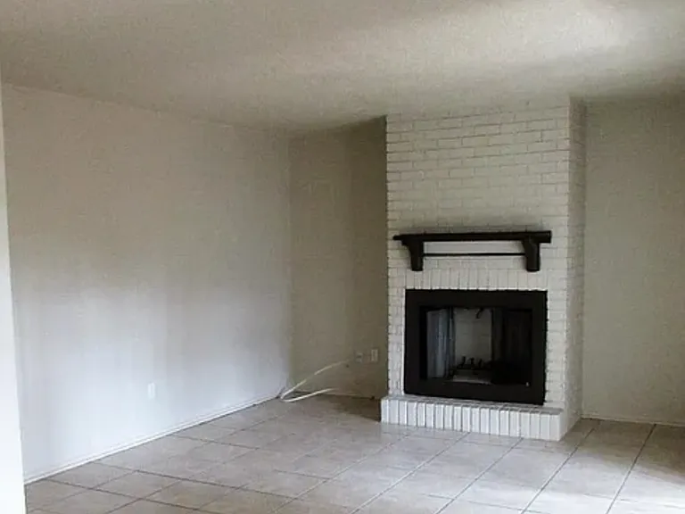 2 Springwood Sq — Photo 6