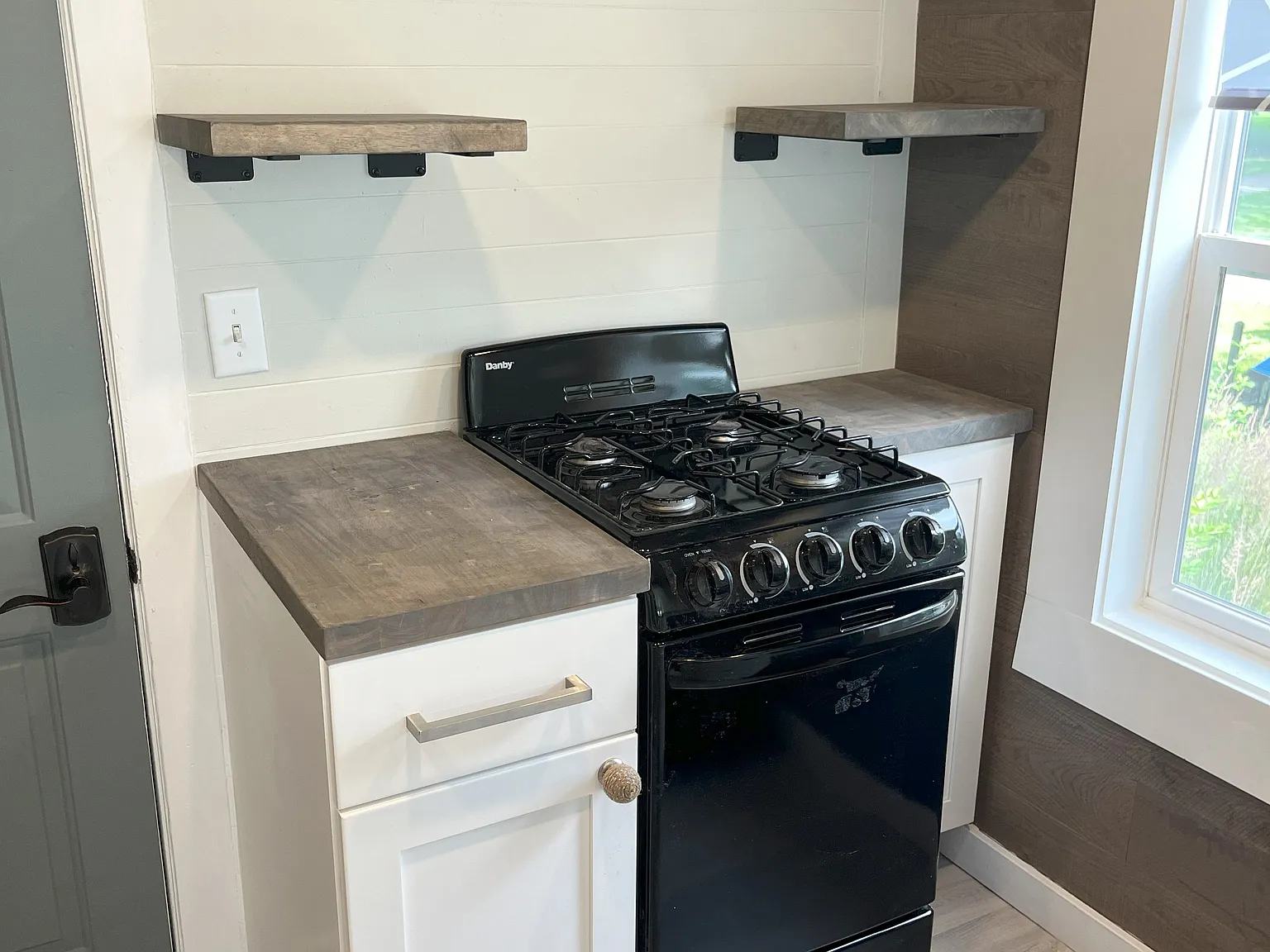 Studio, 350 sqft, $1,700 — Photo 2