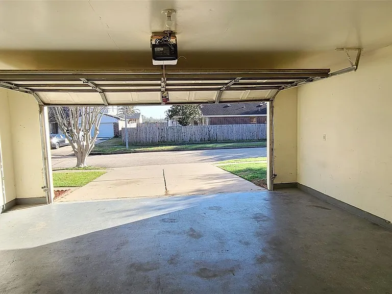 19330 Larissa Dr — Photo 31