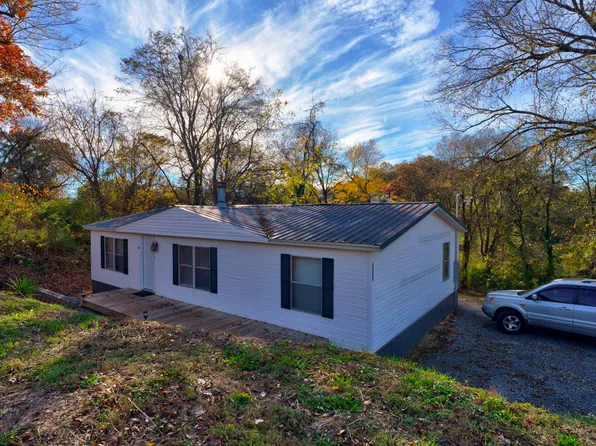 135 Blazer St, Newport, TN 37821