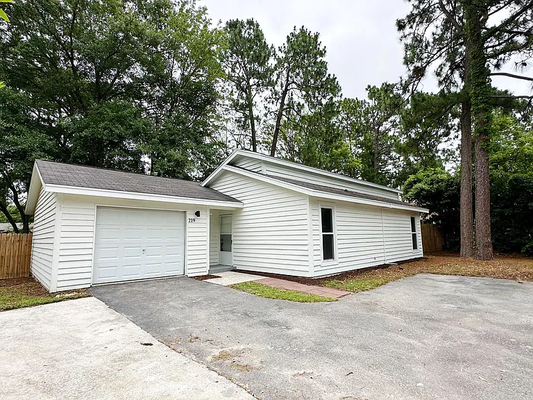 219 Pebble Creek Rd — Photo 1