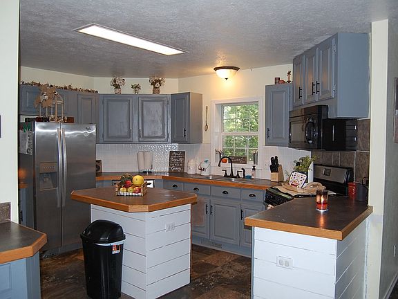 2nd image of 4674 Blue Springs Dr