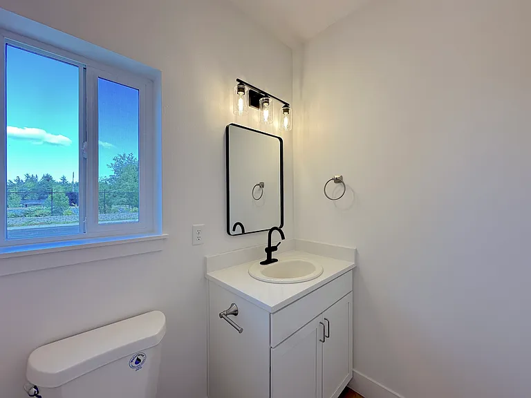 3021 Harold Dr SE — Photo 8