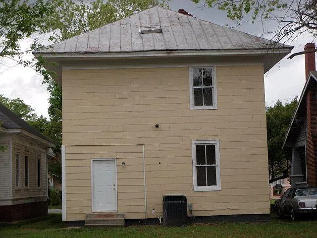 914 Beman St — Photo 14