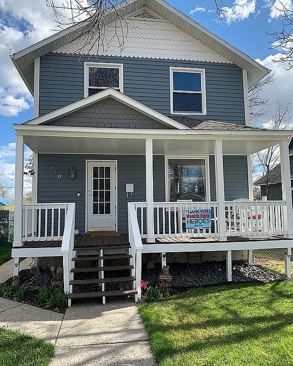 Front walk view 