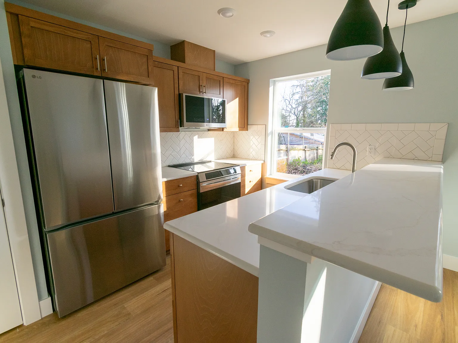 2 bed, 800 sqft, $2,100 — Photo 3
