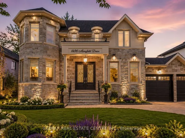 1496 Mansfield Dr, Oakville, ON L6H 1K4