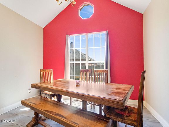 5th image of 111 Windrush Ln