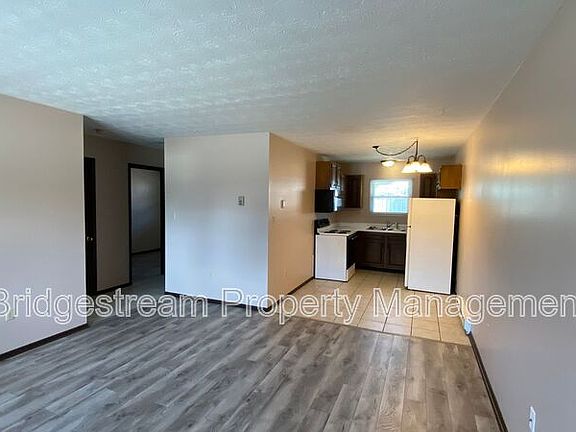 4th image of 51 Candlewood Ct