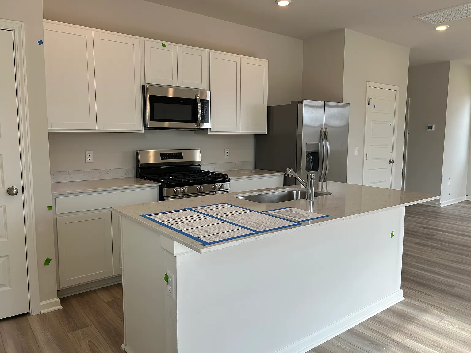 4 bed, 2.5 bath, 1828 sqft, $3,000 — Photo 1