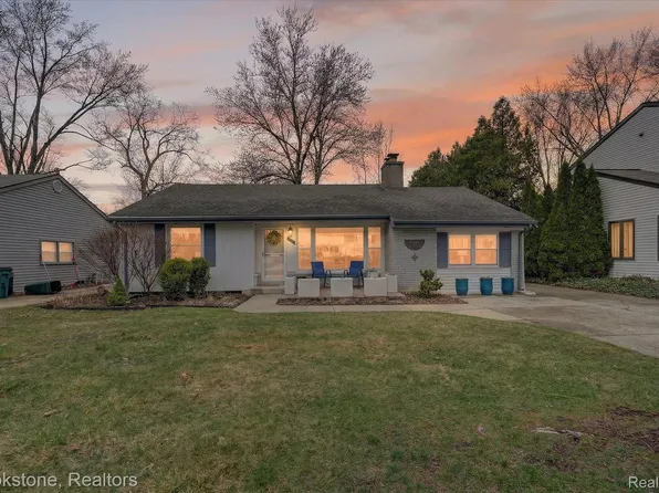 15636 Kirkshire Ave, Beverly Hills, MI 48025