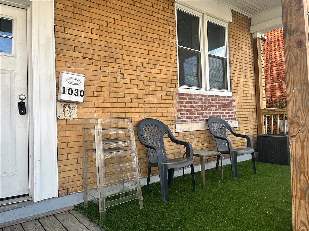 4 bed, 3.5 bath, 2856 sqft, $2,200 — Photo 1