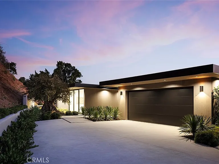 9015 Alto Cedro Dr — Photo 11