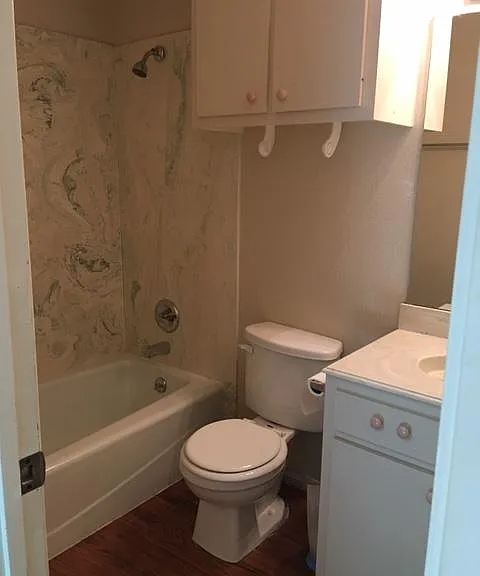2 full baths in this unit!