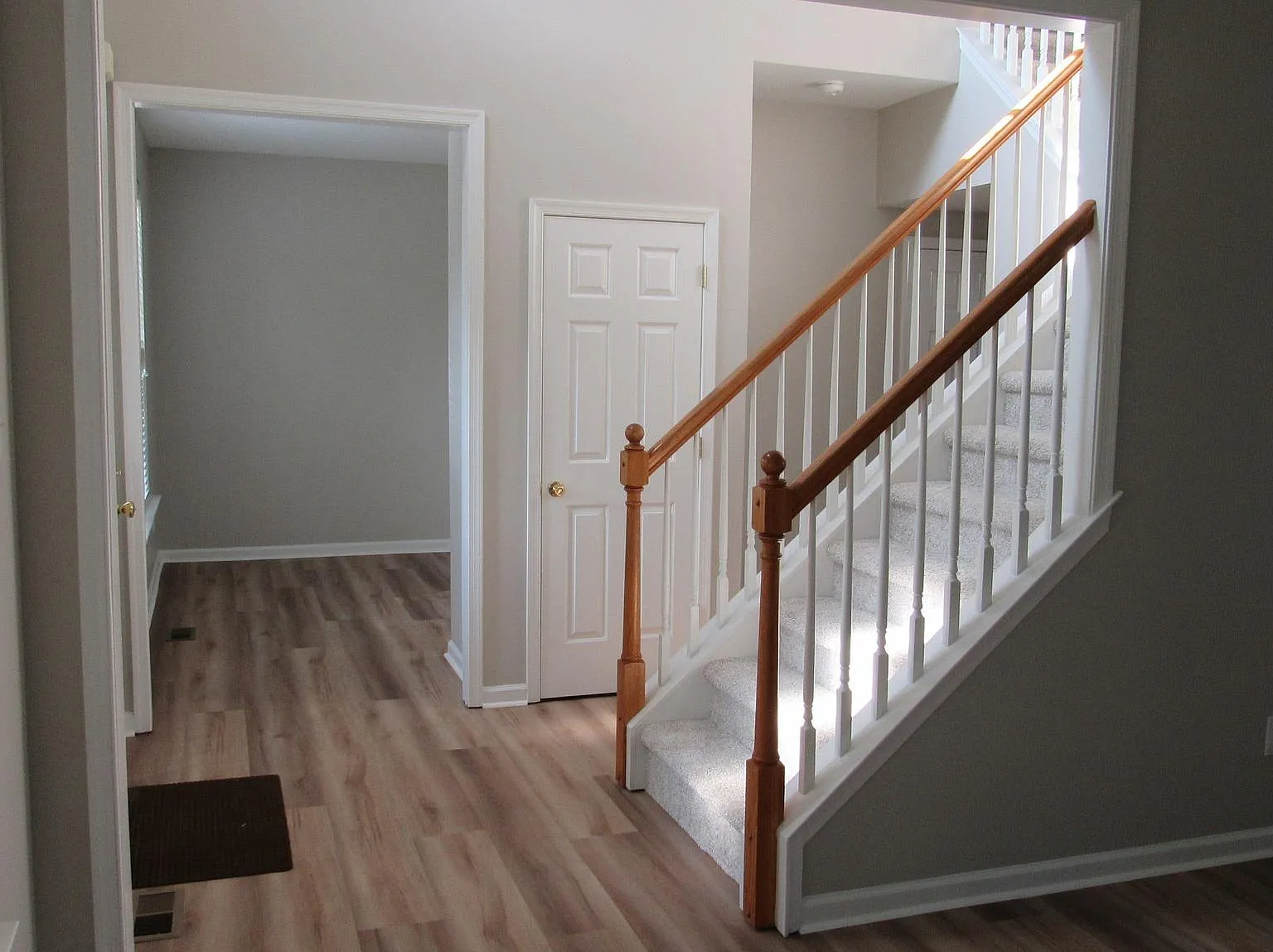 4 bed, 2.5 bath, 2410 sqft, $3,500 — Photo 2