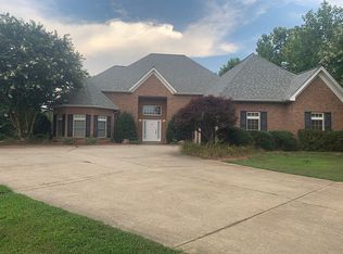 1208 Daisy Ln, Hickory, NC 28602