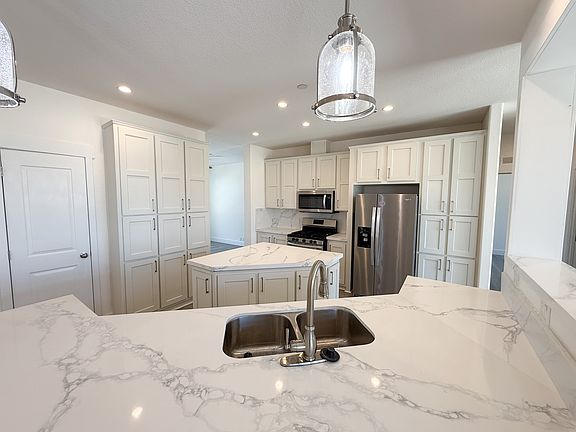 2nd image of 2092 Curtis Dr
