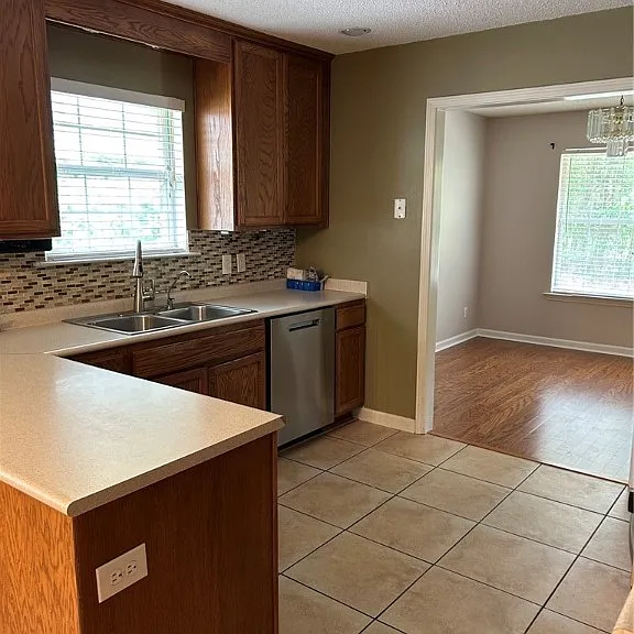 114 Chapel Dr — Photo 6