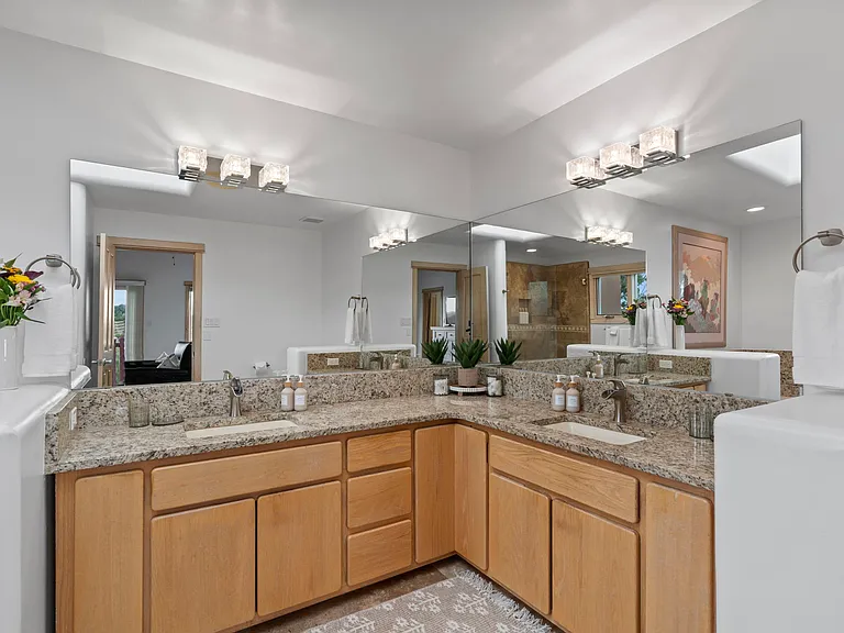 970 Thunderbird Ct — Photo 22