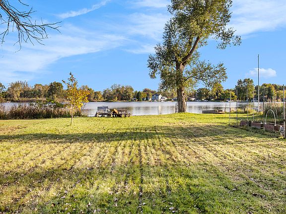 3rd image of 4811 Island Shore Dr