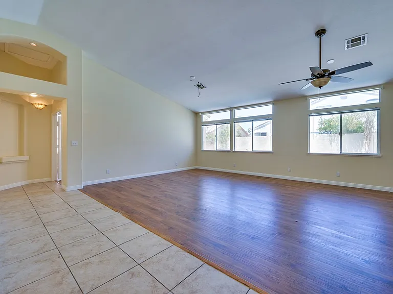 968 E Robindale Rd — Photo 10