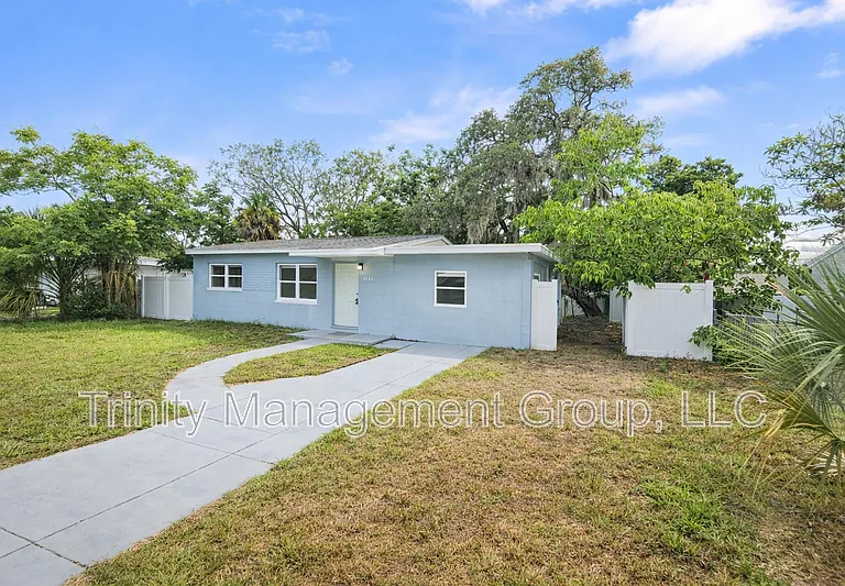 7131 Carlow St — Photo 2