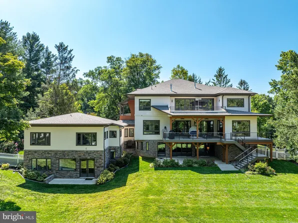 9604 Pembroke Pl, Vienna, VA 22182