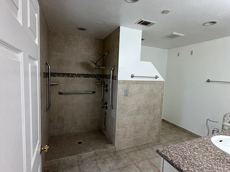 La Paloma Ave — Photo 5