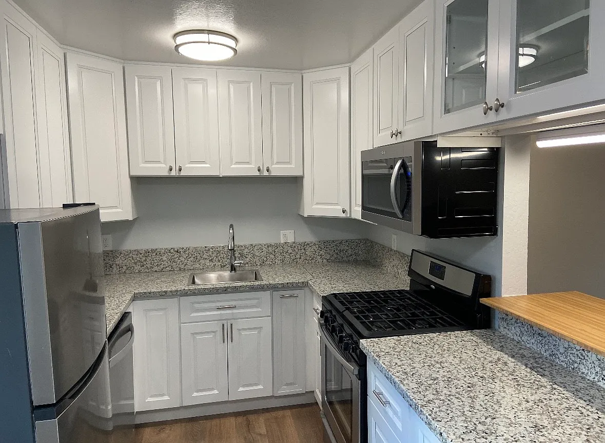 2 bed, 1.5 bath, 900 sqft, $2,500 — Photo 2