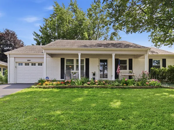 17 Whitehall Ct, Buffalo Grove, IL 60089