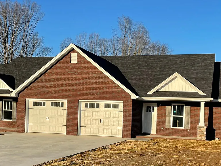 196 Rembrandt Dr — Photo 2