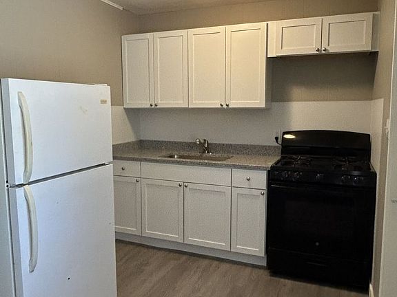 3rd image of 2379 Locust Rd Unit 4