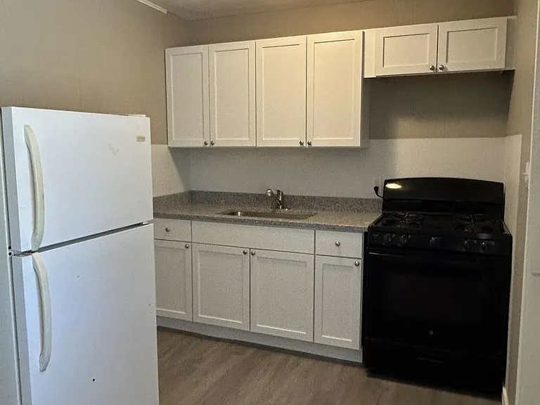 2379 Locust Rd — Photo 3
