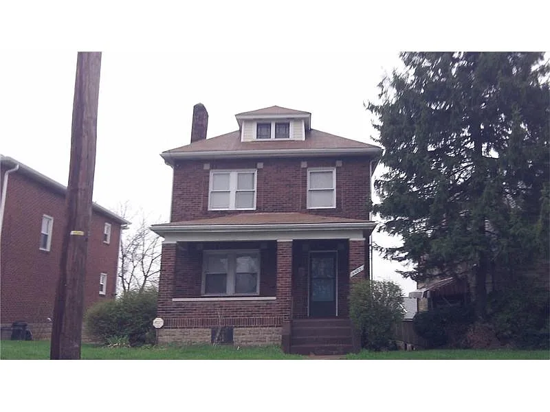 4402 Main St photo 1