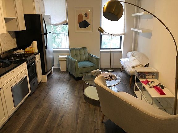 3rd image of 225 E 88th St #2