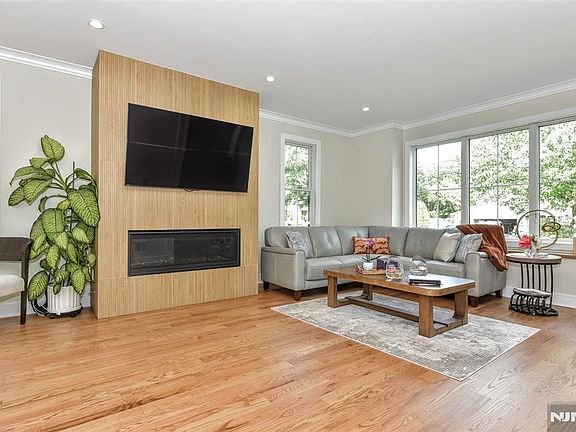 5th image of 515 Hobart Road
