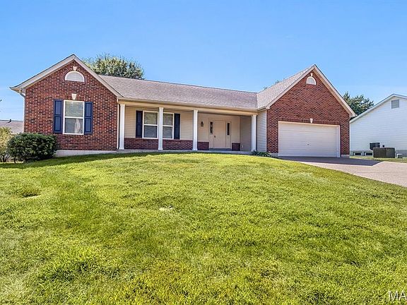 3rd image of 882 Sara Beth Ct