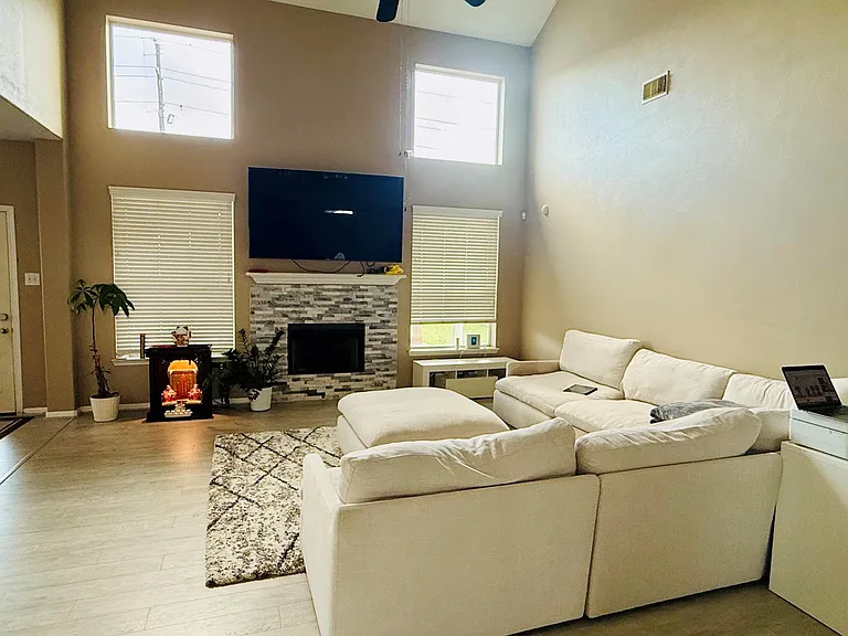 20523 Naples Terrace Ln — Photo 6