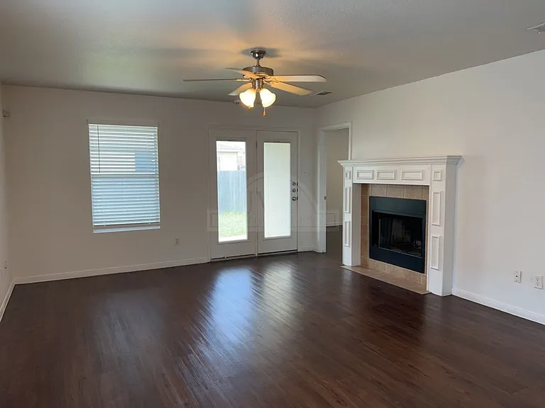 3304 Catalina Dr — Photo 3