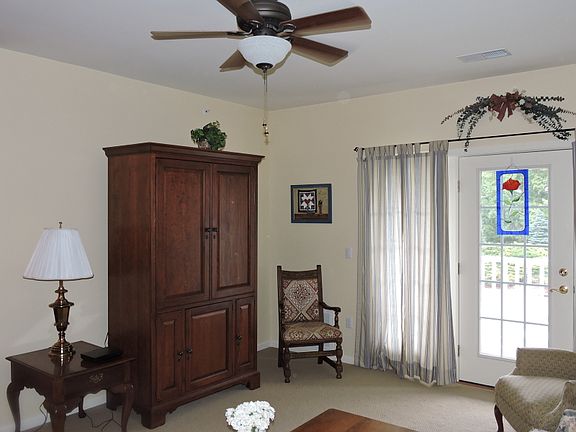 Biew 2 of living rom