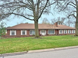 11 Williamsburg Estates Dr, Saint Louis, MO 63131