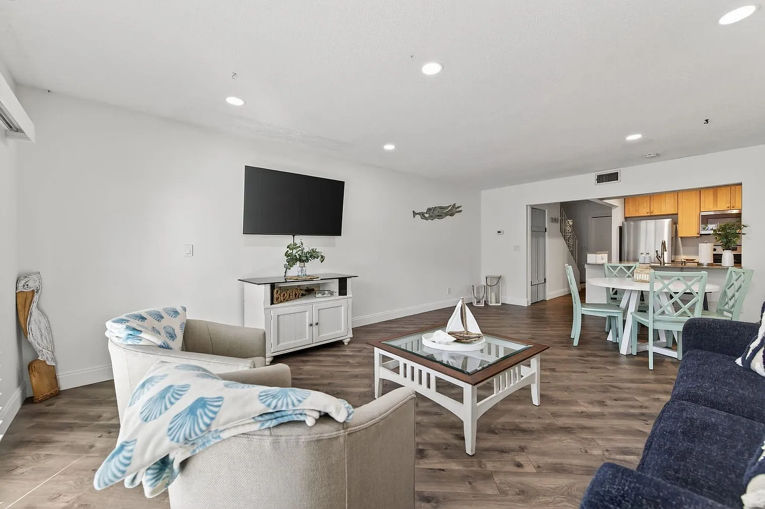 2 bed, 2.0 bath, 1184 sqft, $2,990 — Photo 4