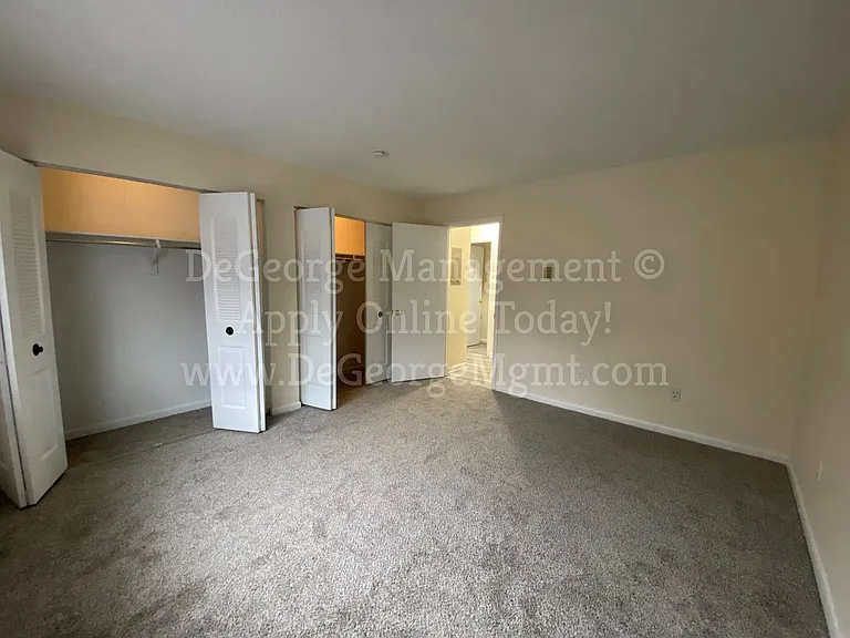 Parkway Apartments — Photo 16